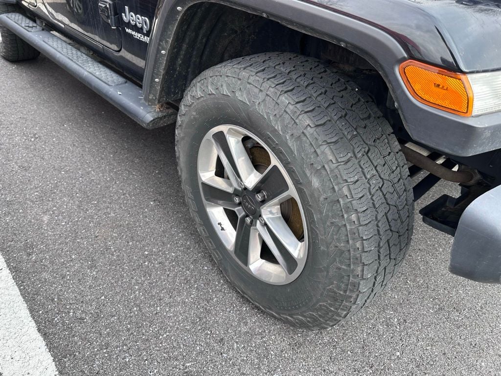 2021 Jeep Wrangler Unlimited Sahara - APPLE CARPLAY / HARD TOP