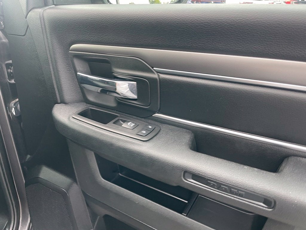 2023 RAM 1500 Classic Warlock - CLASS IV HITCH / 8.4" TOUCHSCREEN