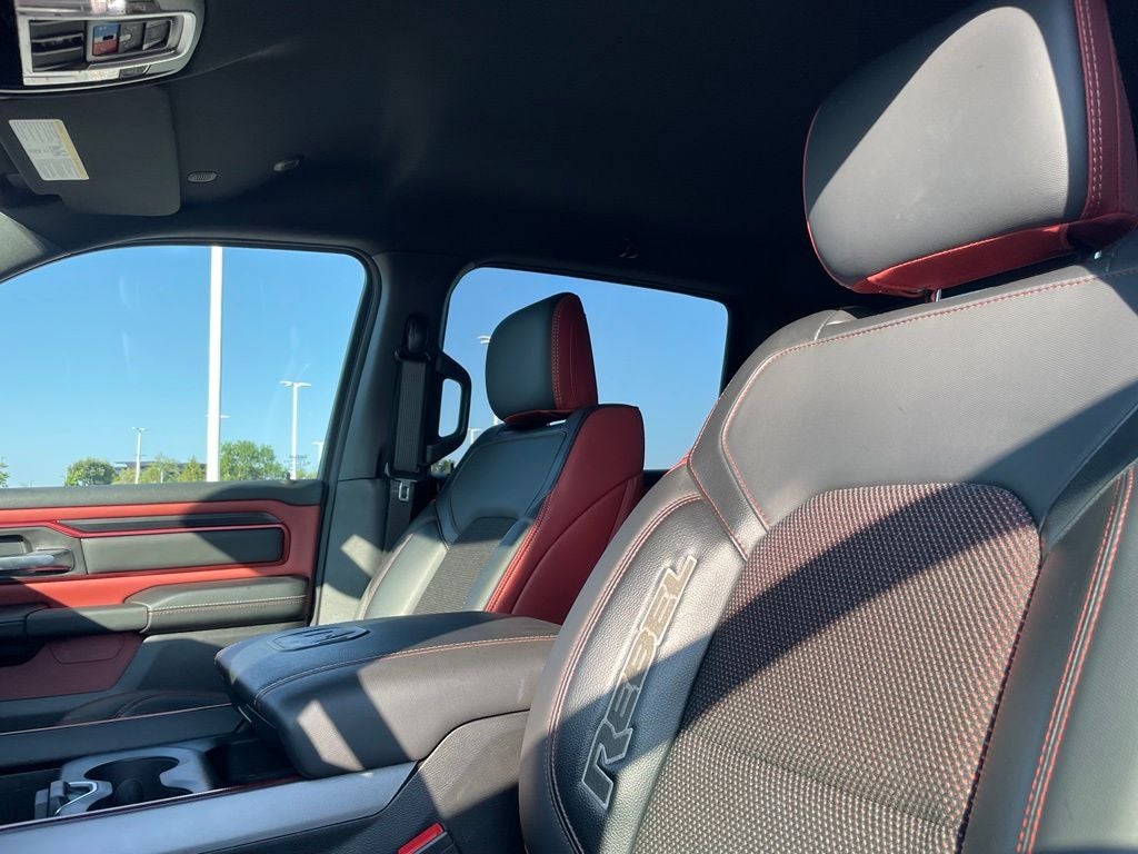 2026 RAM 1500 Rebel - POWER ADJUSTABLE PEDALS / POWER TAILGATE