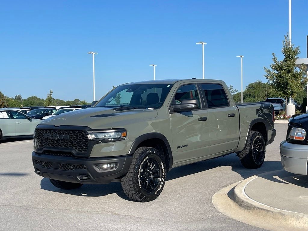 2026 RAM 1500 Rebel - POWER ADJUSTABLE PEDALS / POWER TAILGATE