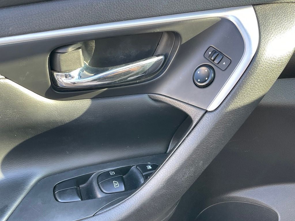 2016 Nissan Altima 3.5 SL - POWER MOONROOF / NAVIGATION