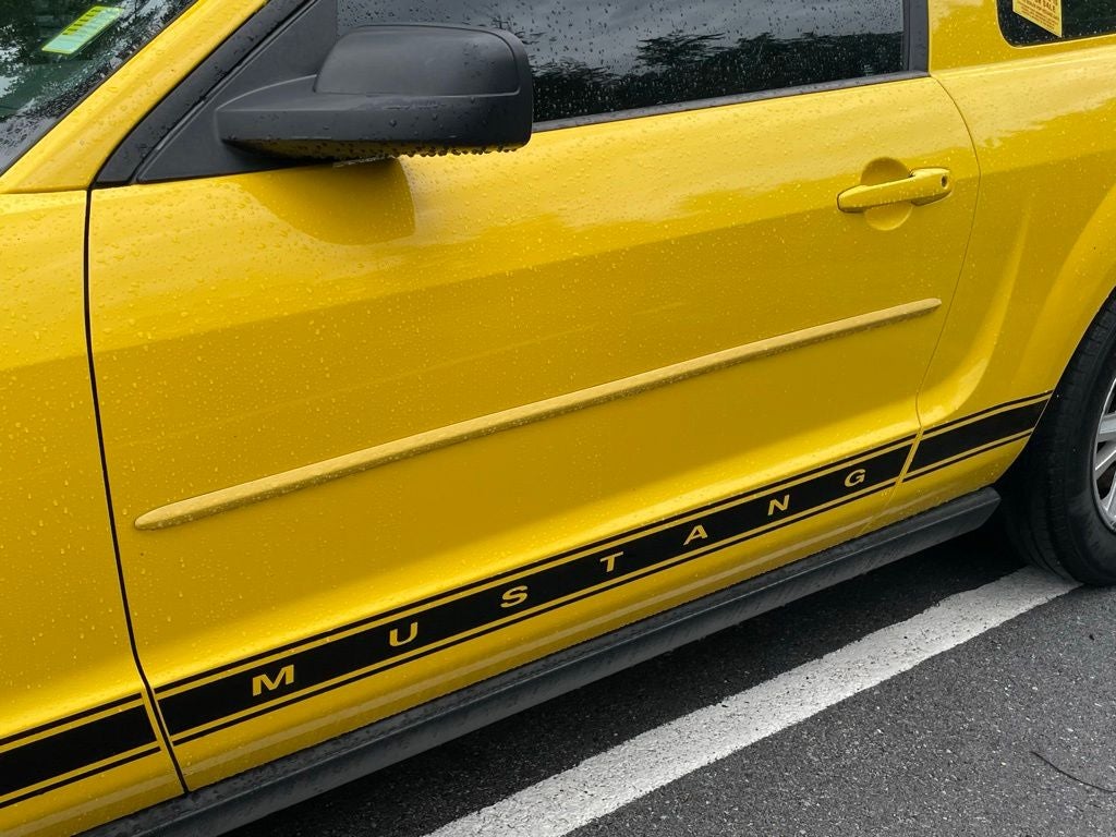 2005 Ford Mustang Base