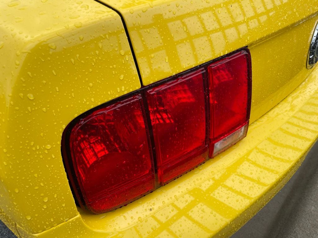 2005 Ford Mustang Base