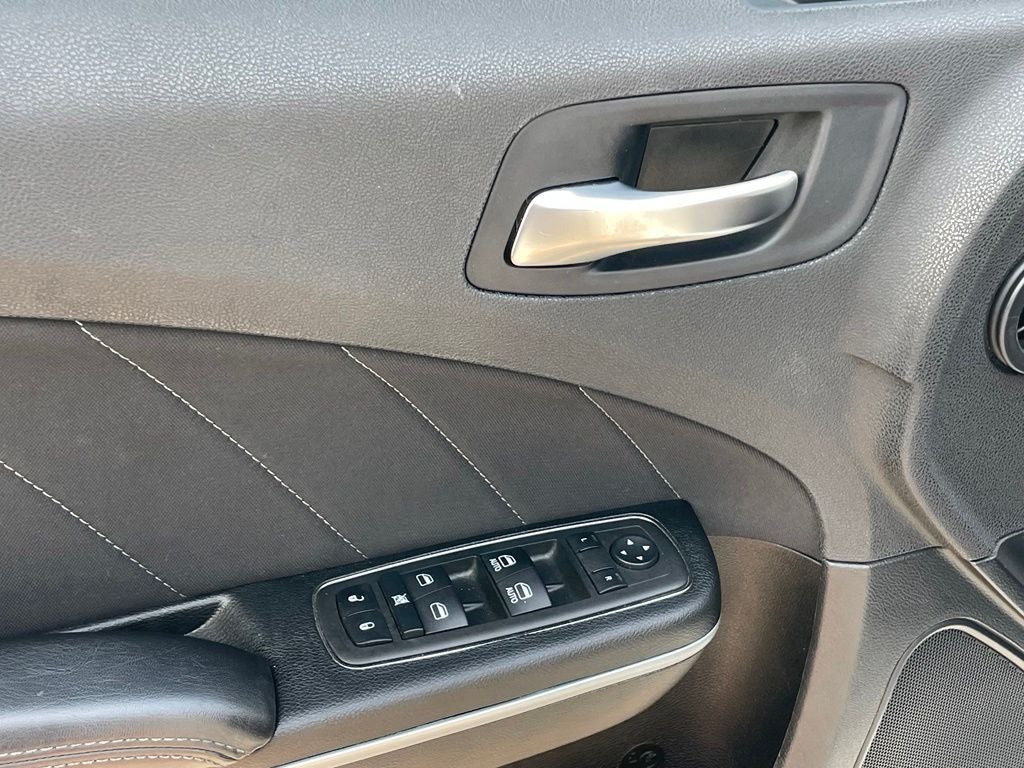 2023 Dodge Charger SXT - 292 HP / AUTO HEADLIGHTS