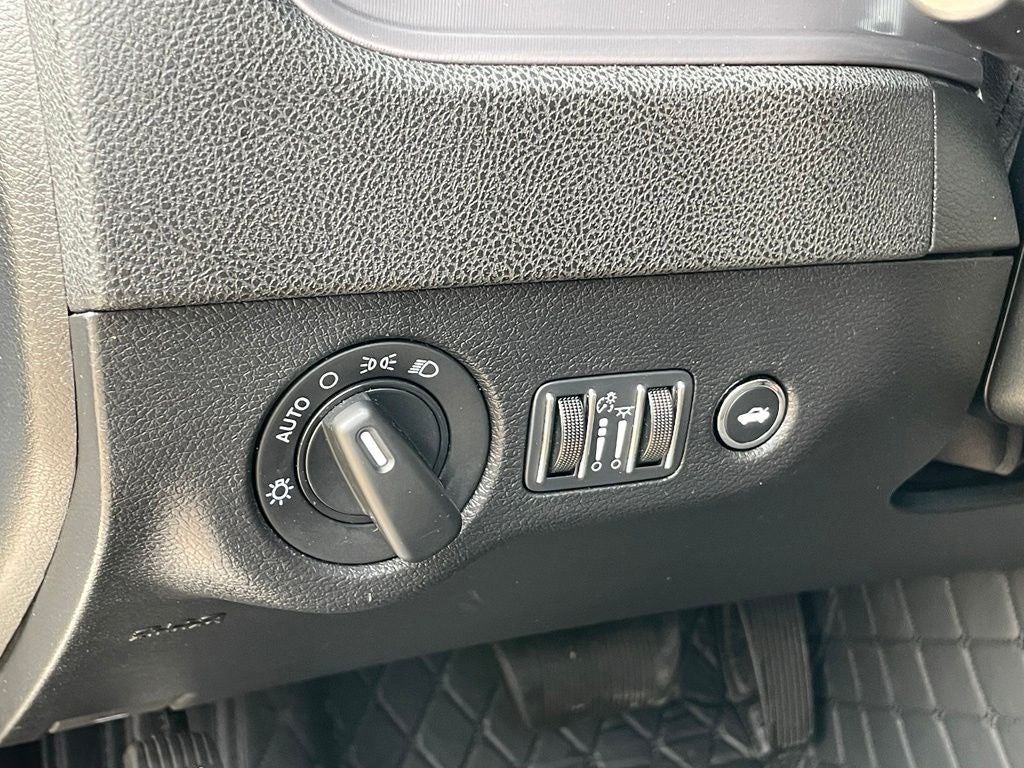 2023 Dodge Charger SXT - 292 HP / AUTO HEADLIGHTS