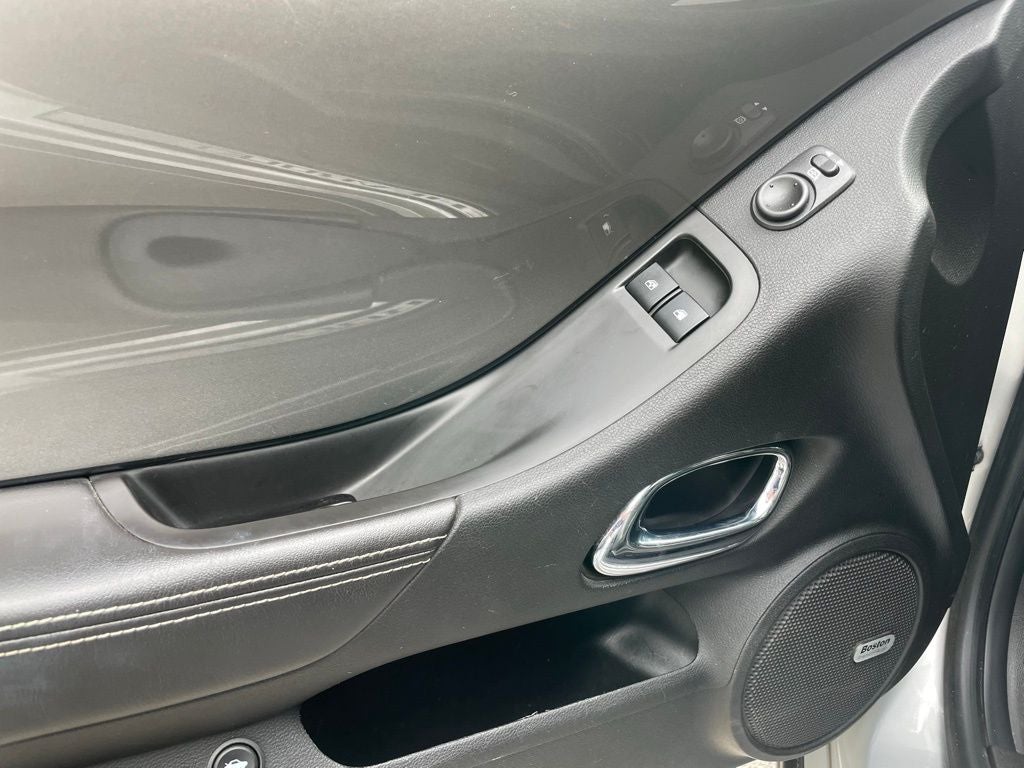 2011 Chevrolet Camaro SS 2SS - LOW MILEAGE / SUNROOF