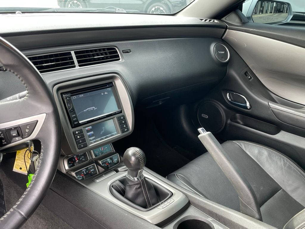 2011 Chevrolet Camaro SS 2SS - LOW MILEAGE / SUNROOF