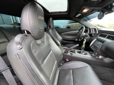 2011 Chevrolet Camaro SS 2SS - LOW MILEAGE / SUNROOF