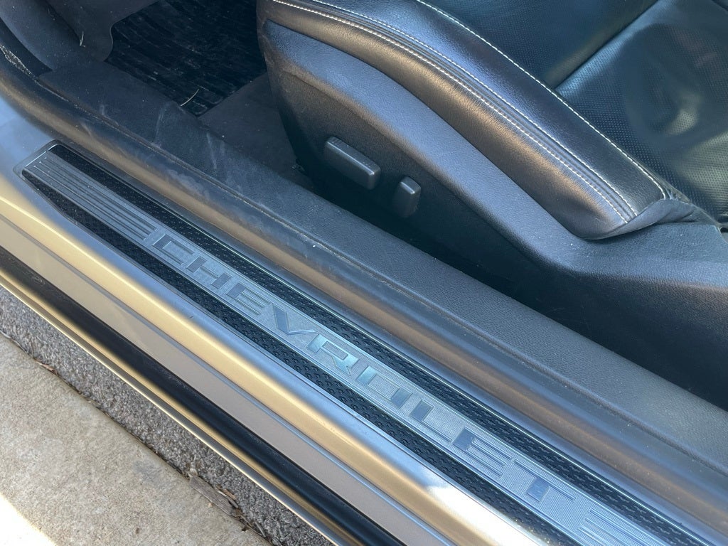 2011 Chevrolet Camaro SS 2SS - LOW MILEAGE / SUNROOF