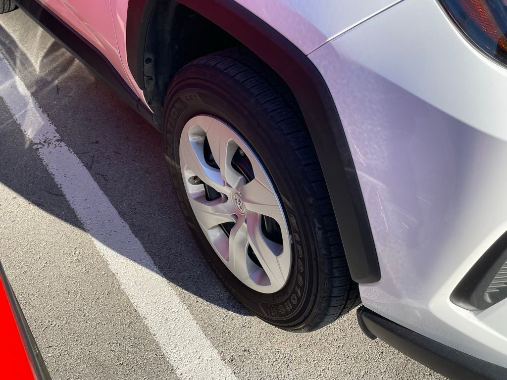 2025 Toyota RAV4 LE - WIRELESS APPLE CARPLAY / 30 MPG