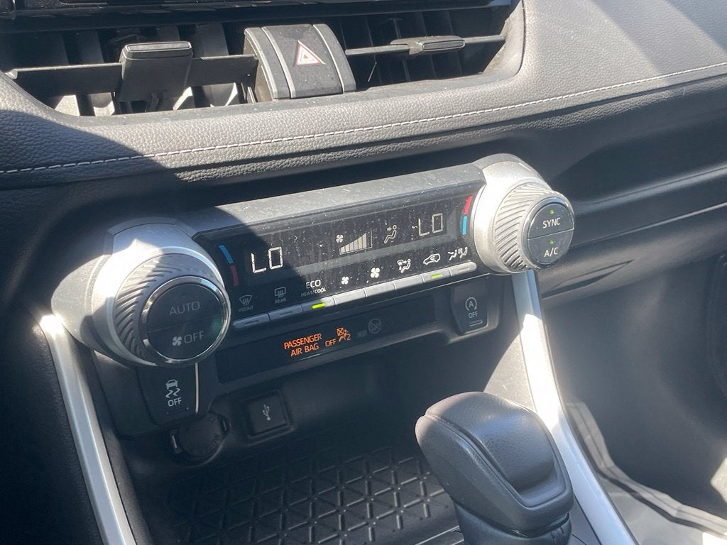 2021 Toyota RAV4 XLE - APPLE CARPLAY / AWD