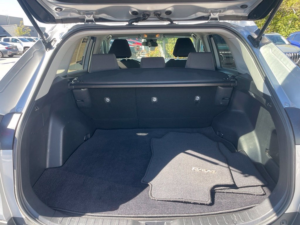 2021 Toyota RAV4 XLE - APPLE CARPLAY / AWD