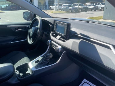 2021 Toyota RAV4 XLE - APPLE CARPLAY / AWD