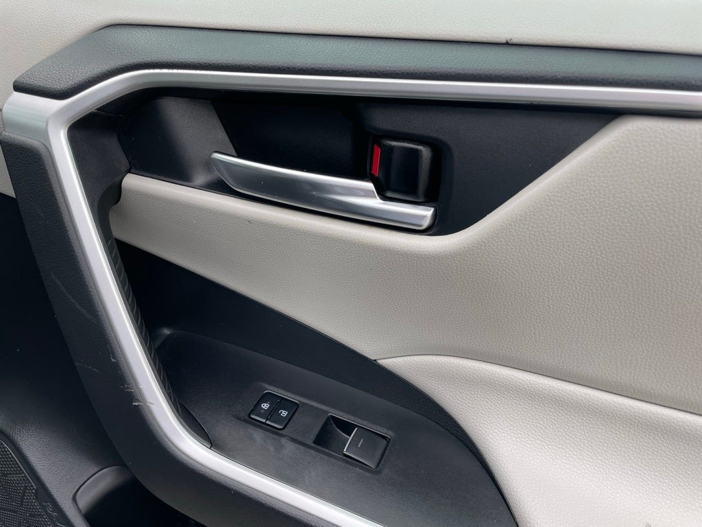 2022 Toyota RAV4 XLE - MOONROOF / RADAR CRUISE