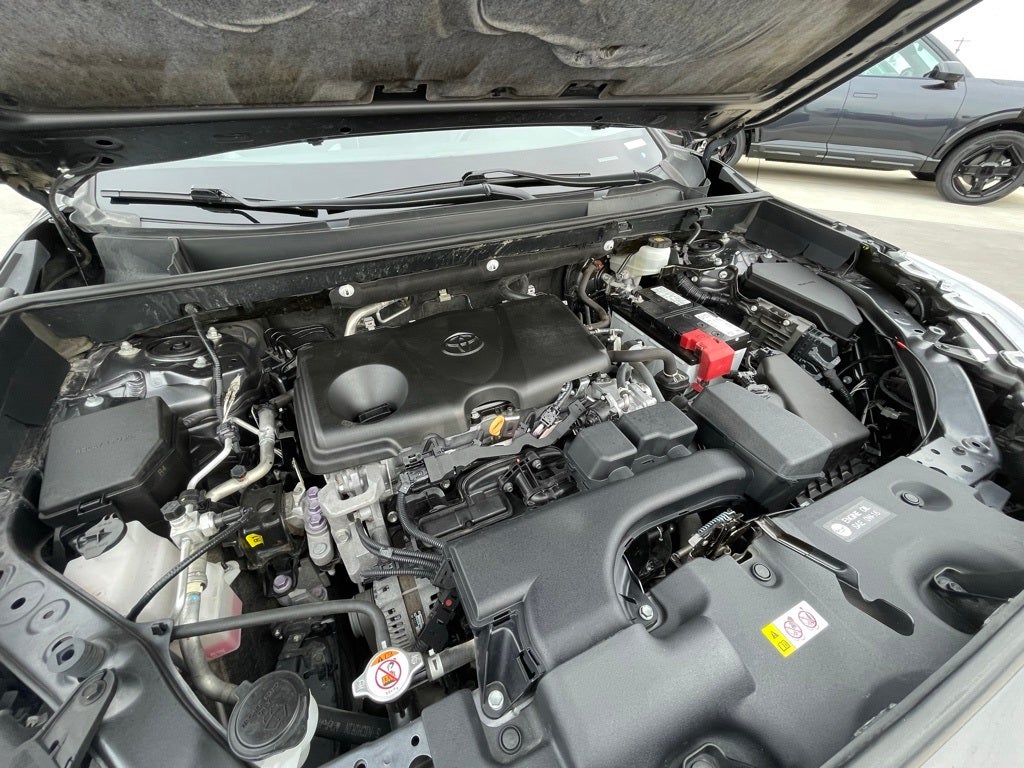 2022 Toyota RAV4 XLE - MOONROOF / RADAR CRUISE