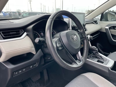 2022 Toyota RAV4 XLE - MOONROOF / RADAR CRUISE