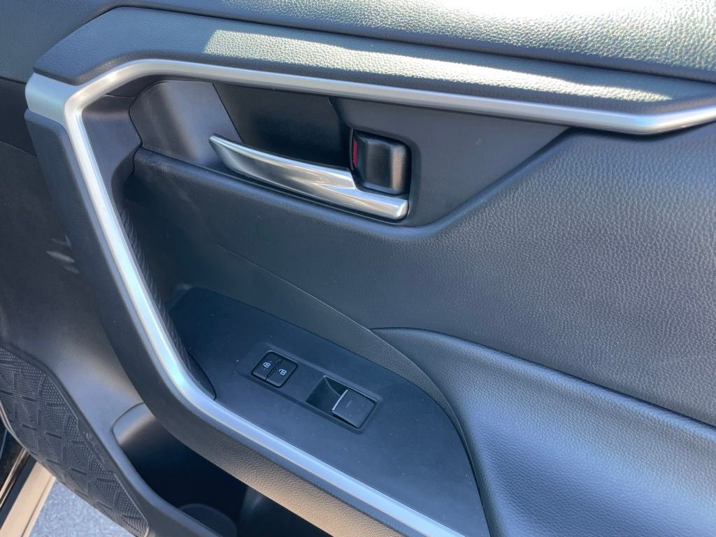 2024 Toyota RAV4 XLE - BLIND SPOT MONITOR / 7 INCH DISPLAY