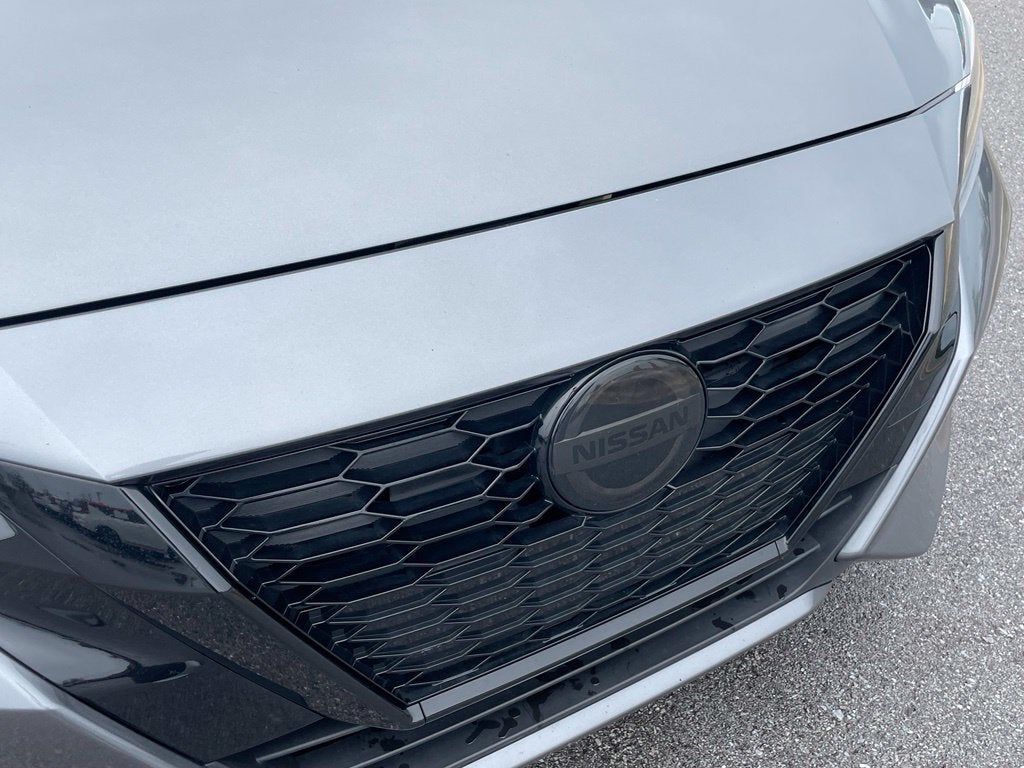 2022 Nissan Sentra SR - 37 MPG / BLIND SPOT WARNING