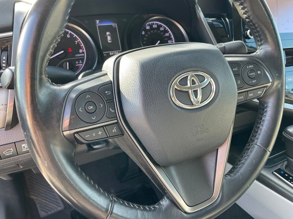 2021 Toyota Camry SE - 39 MPG / APPLE CARPLAY