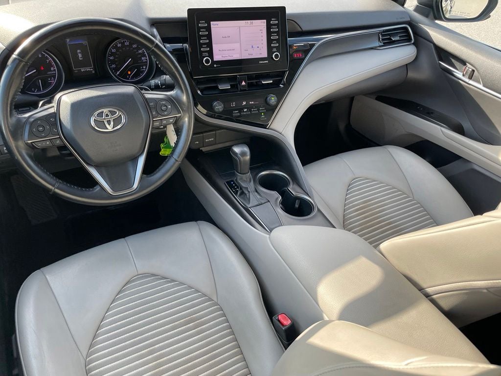 2021 Toyota Camry SE - 39 MPG / APPLE CARPLAY