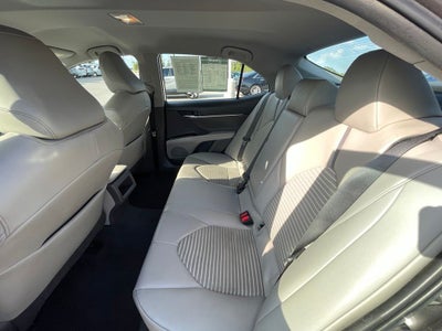 2021 Toyota Camry SE - 39 MPG / APPLE CARPLAY