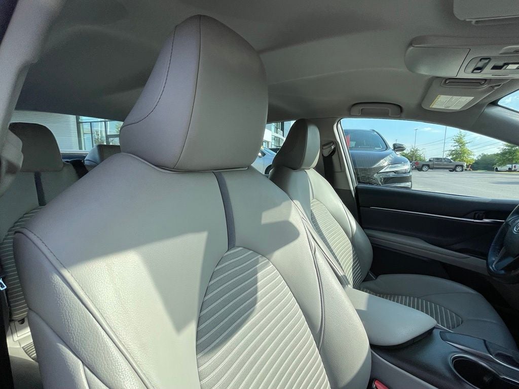 2021 Toyota Camry SE - 39 MPG / APPLE CARPLAY