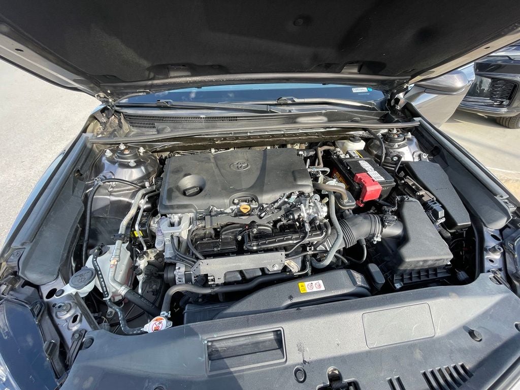 2021 Toyota Camry SE - 39 MPG / APPLE CARPLAY