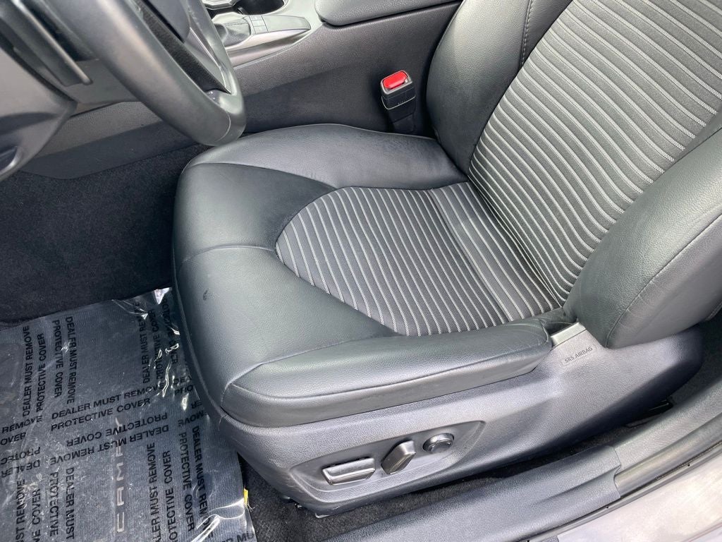 2024 Toyota Camry SE - 40 MPG / APPLE CARPLAY