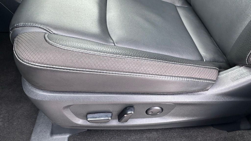 2024 Nissan Pathfinder SL - POWER LIFTGATE / WIRELSS CHARGER