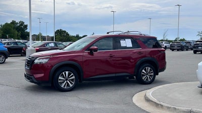 2024 Nissan Pathfinder SL - POWER LIFTGATE / WIRELSS CHARGER