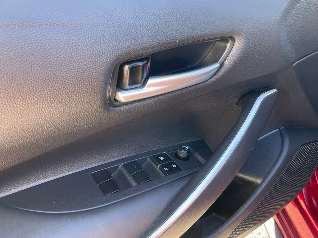 2024 Toyota Corolla SE - 40 MPG / BLACKOUT EMBLEMS