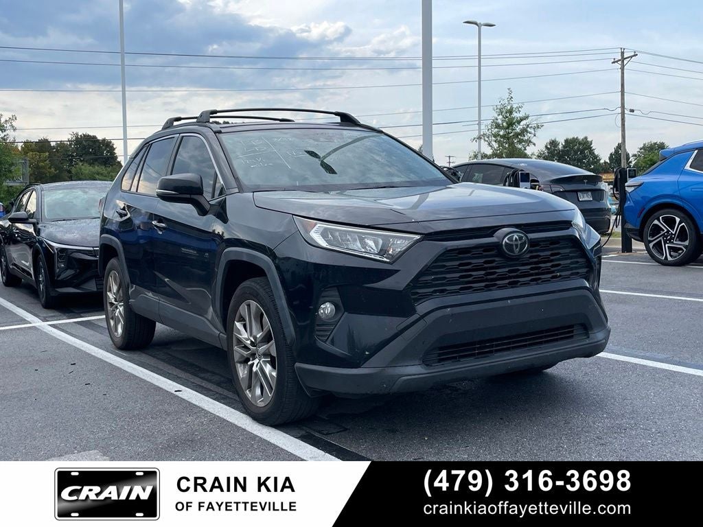 2020 Toyota RAV4 XLE Premium - POWER MOONROOF / APPLE CARPLAY