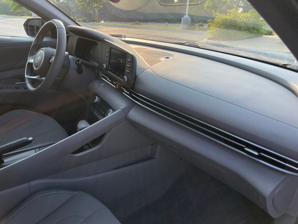 2025 Hyundai Elantra SEL Sport - 39 MPG / APPLE CARPLAY