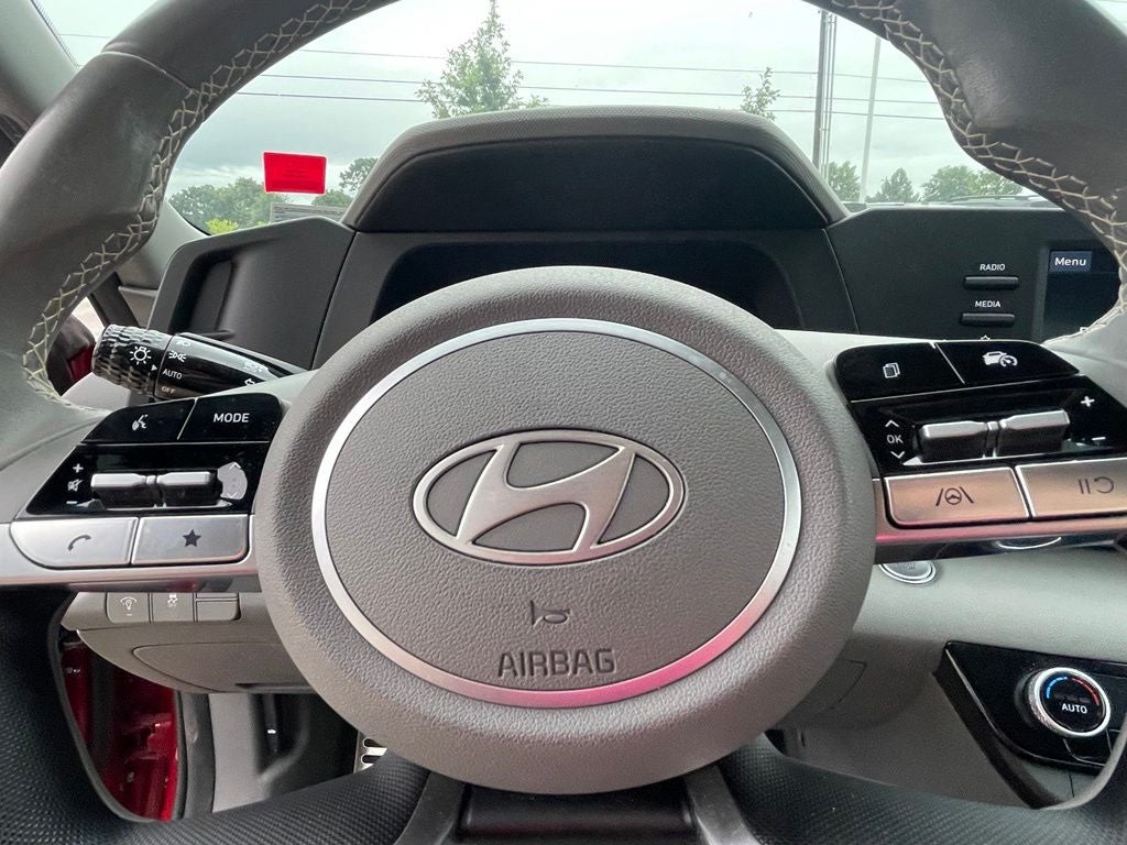 2025 Hyundai Elantra SEL Sport - 39 MPG / APPLE CARPLAY