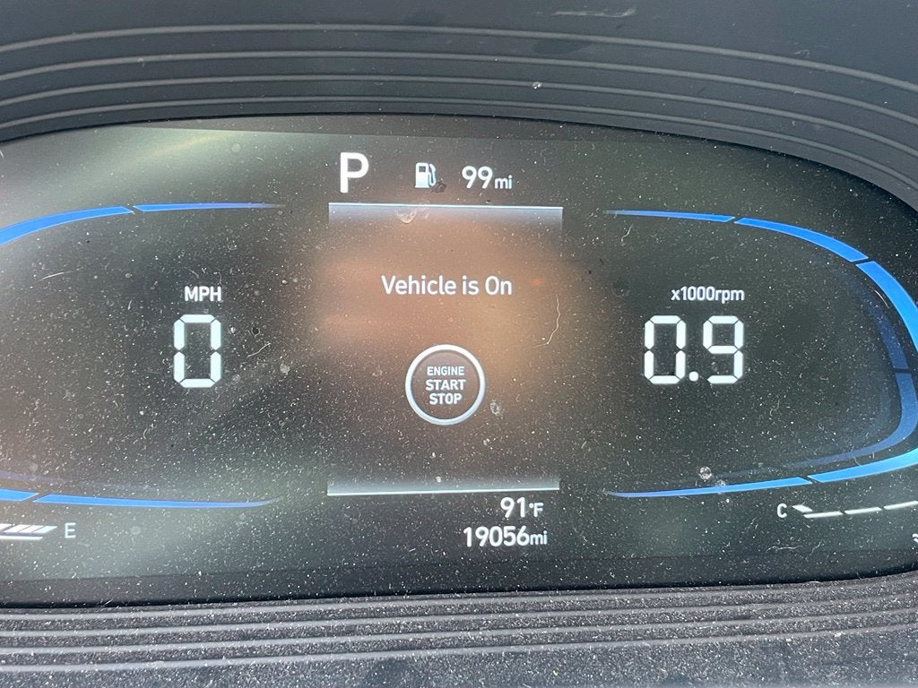 2025 Hyundai Venue SEL - POWER MOONROOF / APPLE CARPLAY