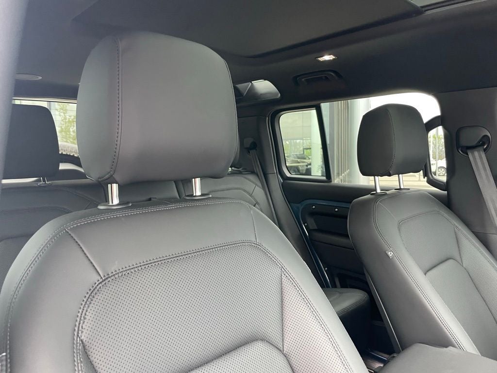 2025 Land Rover Defender 110 X-Dynamic SE