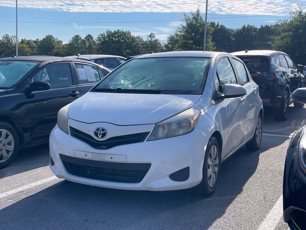2014 Toyota Yaris LE - 36 MPG / CRUISE CONTROL