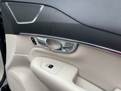2020 Volvo XC90 T5 Momentum - ADAPTIVE CRUISE / 7 PASSENGER SEATING
