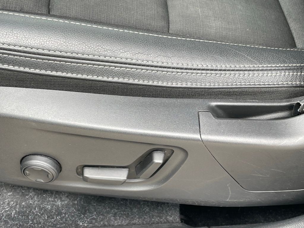 2020 Volvo XC40 Momentum - POWER TAILGATE / MEMORY SEATS