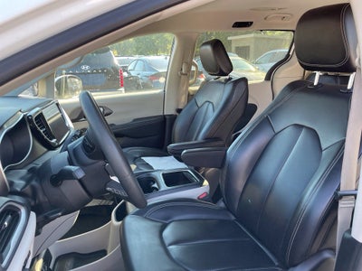 2023 Chrysler Pacifica Touring L Clean CarFax, One Owner, Third Row Seating
