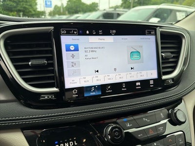 2023 Chrysler Pacifica Hybrid Touring L