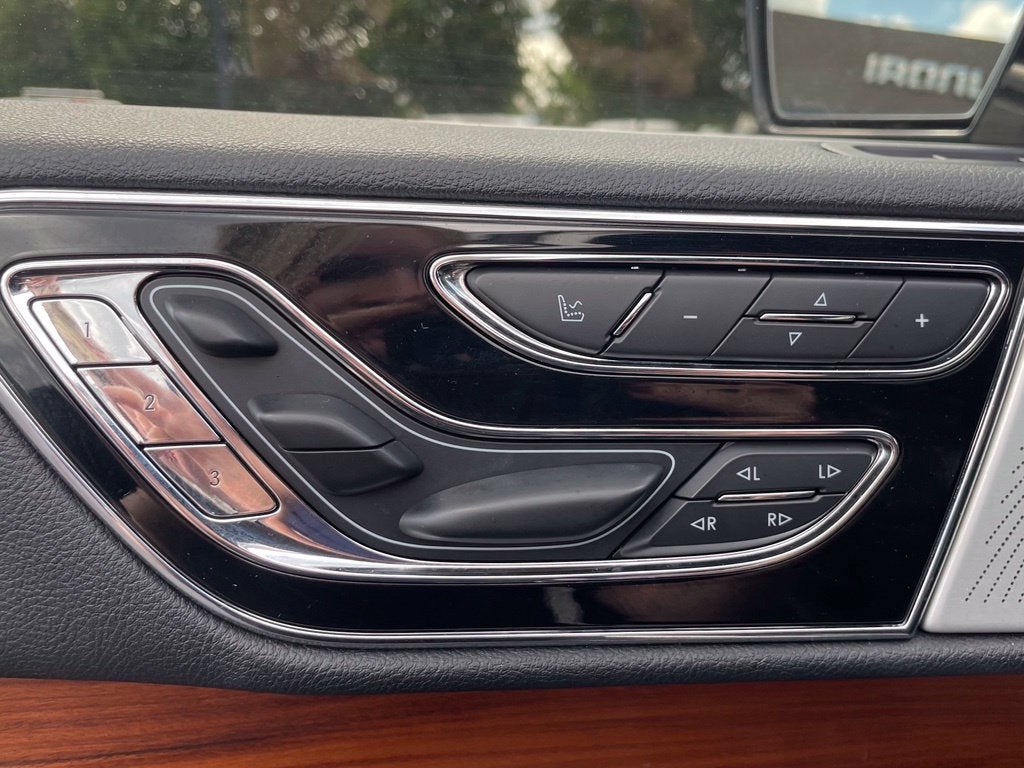 2019 Lincoln Navigator Reserve Clean CarFax, Revel Audio, Leather, Third Row