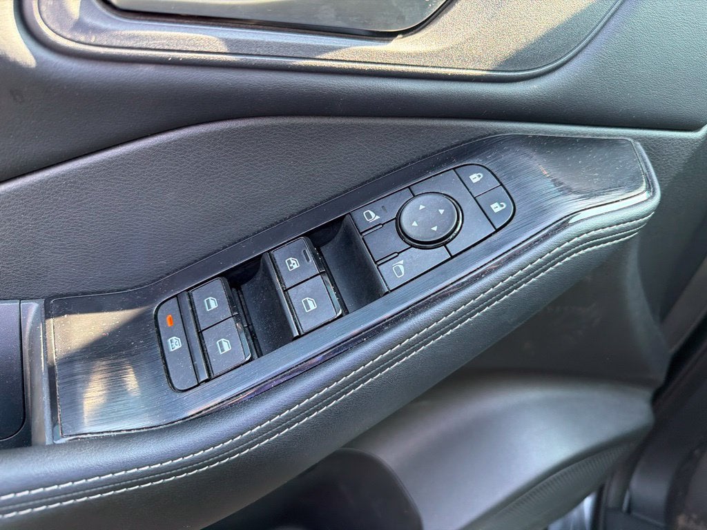 2025 Nissan Rogue SV Clean CarFax, One Owner