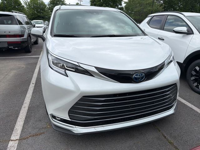 2023 Toyota Sienna Limited 7 Passenger