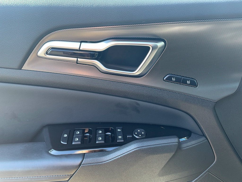 2025 Kia Sportage SX Pano Roof, Leather, One Owner