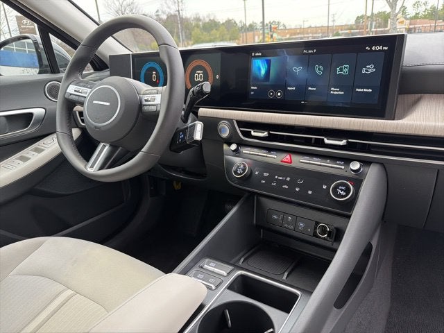 2025 Hyundai Sonata Hybrid SEL Low Miles, Clean CarFax