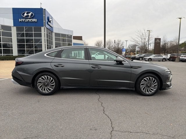 2025 Hyundai Sonata Hybrid SEL Low Miles, Clean CarFax