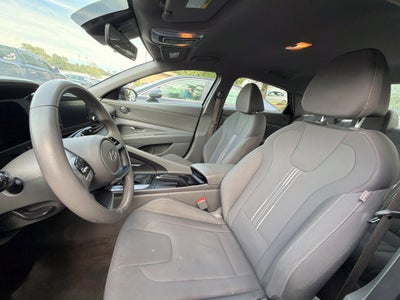 2025 Hyundai Elantra SEL Sport One Owner, Clean CarFax
