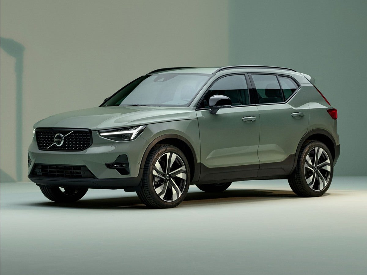 2024 Volvo XC40 B5 Core