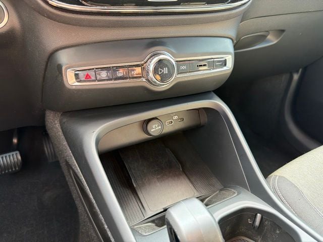 2024 Volvo XC40 B5 Core CLEAN CARFAX 1-OWNER